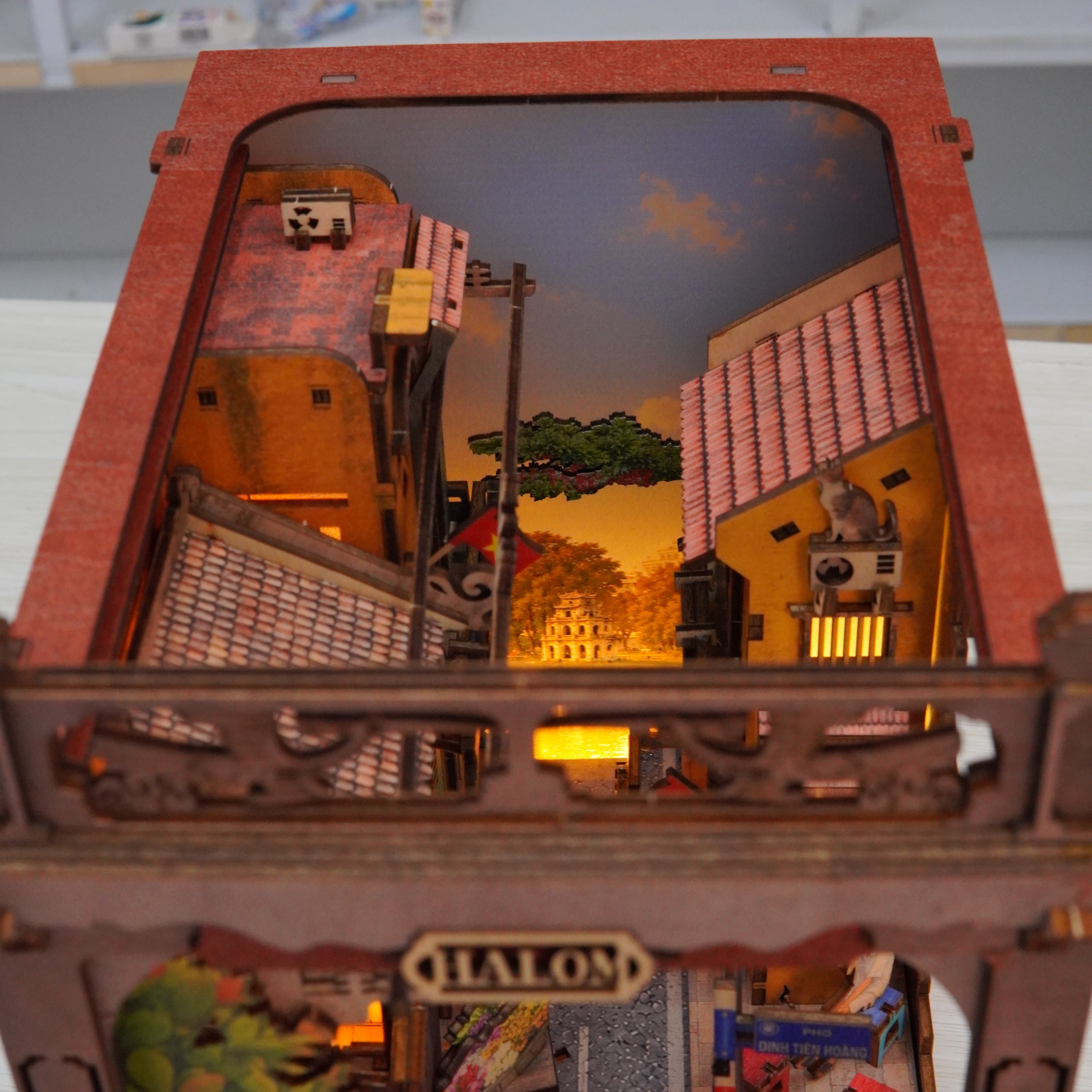 Halom Hanoi Old Quarter DIY Book Nook Kit with LED