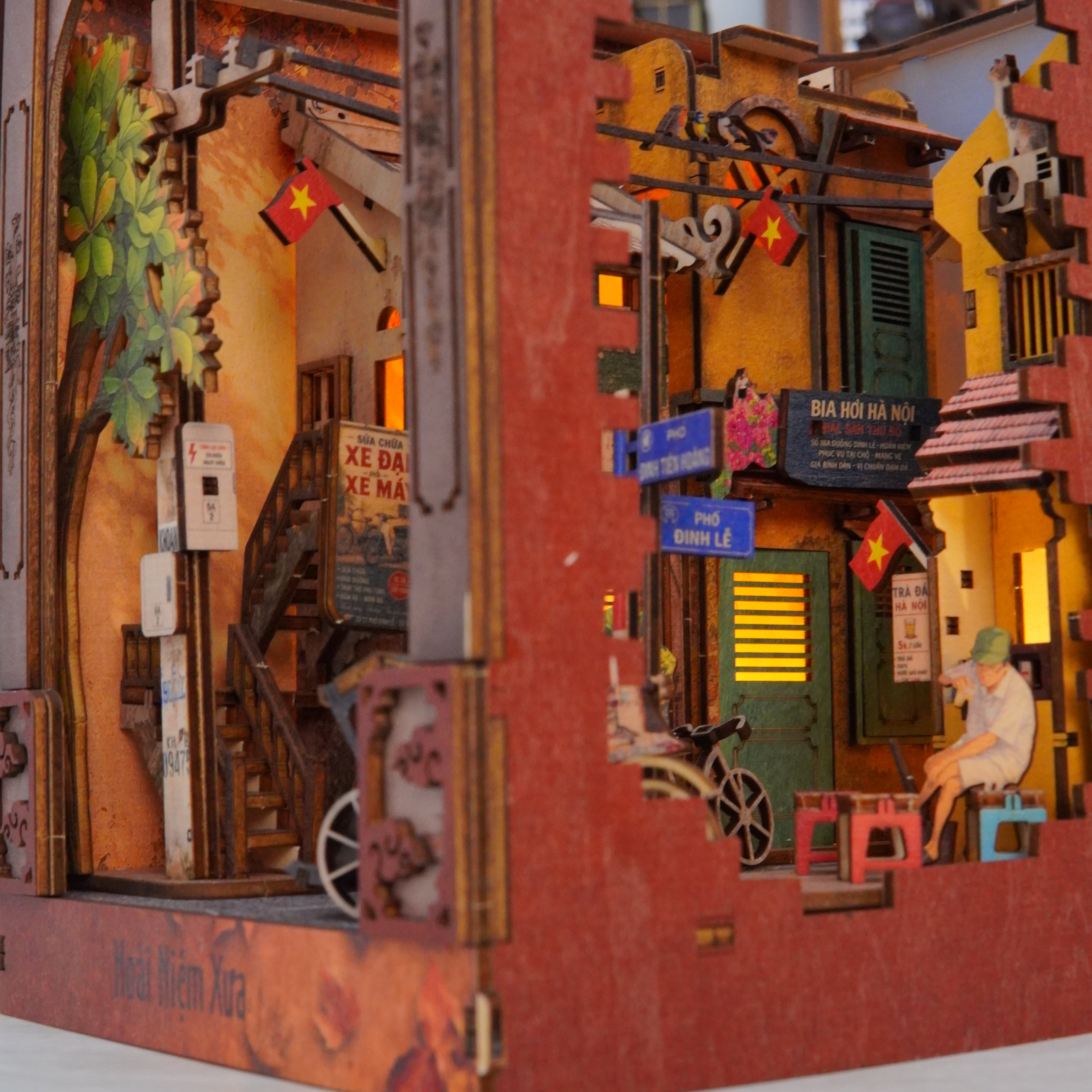 Halom Hanoi Old Quarter DIY Book Nook Kit with LED
