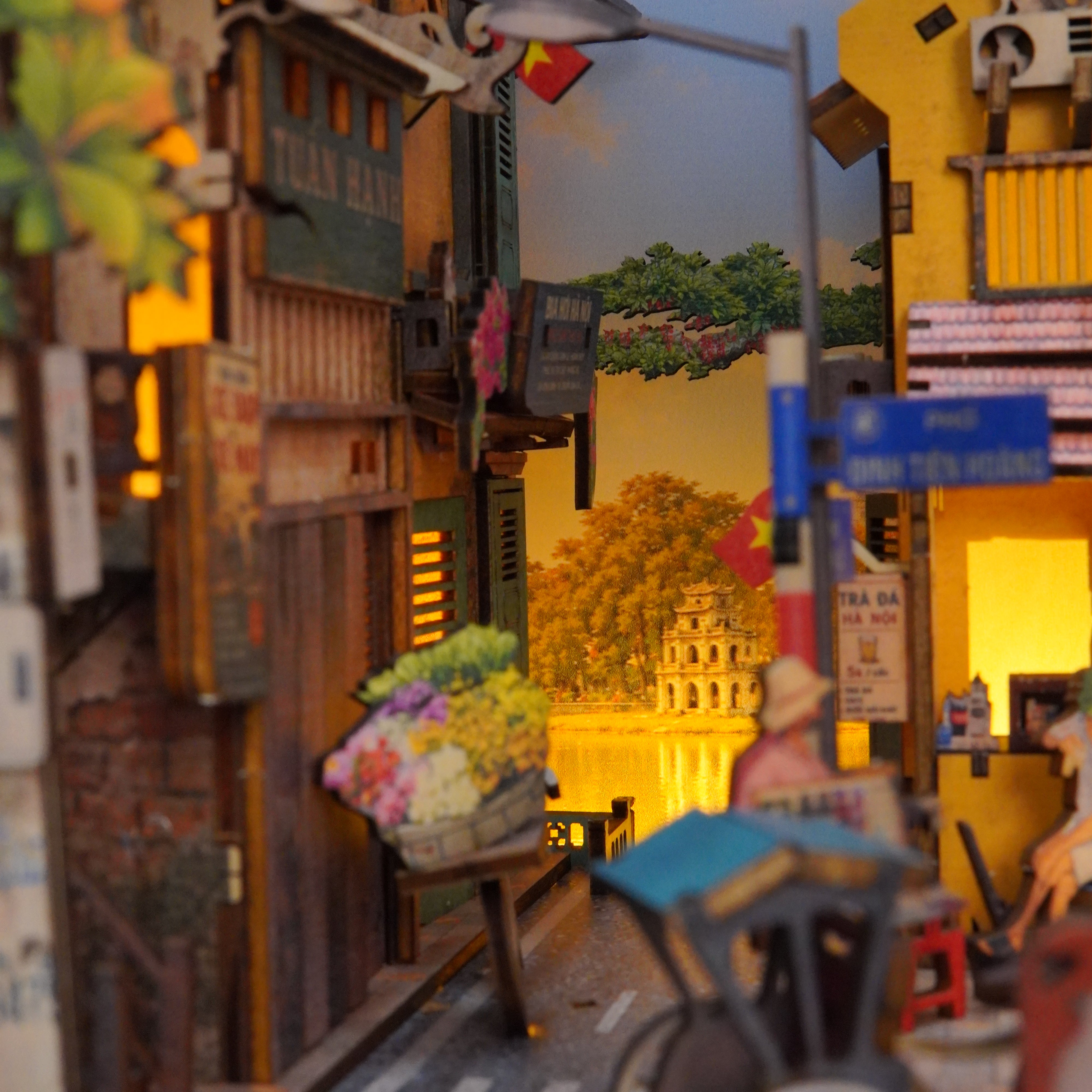 Halom Hanoi Old Quarter DIY Book Nook Kit with LED