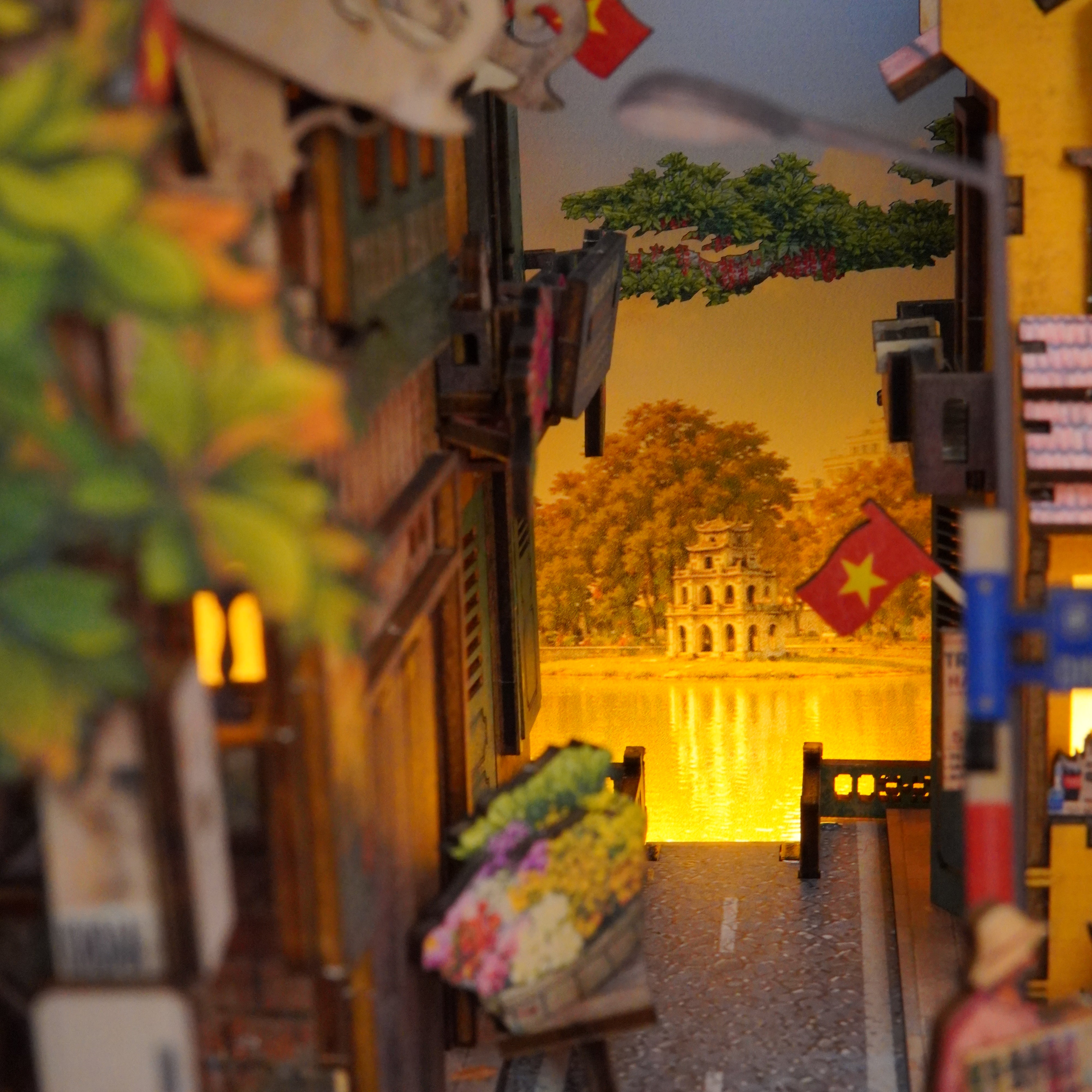Halom Hanoi Old Quarter DIY Book Nook Kit with LED
