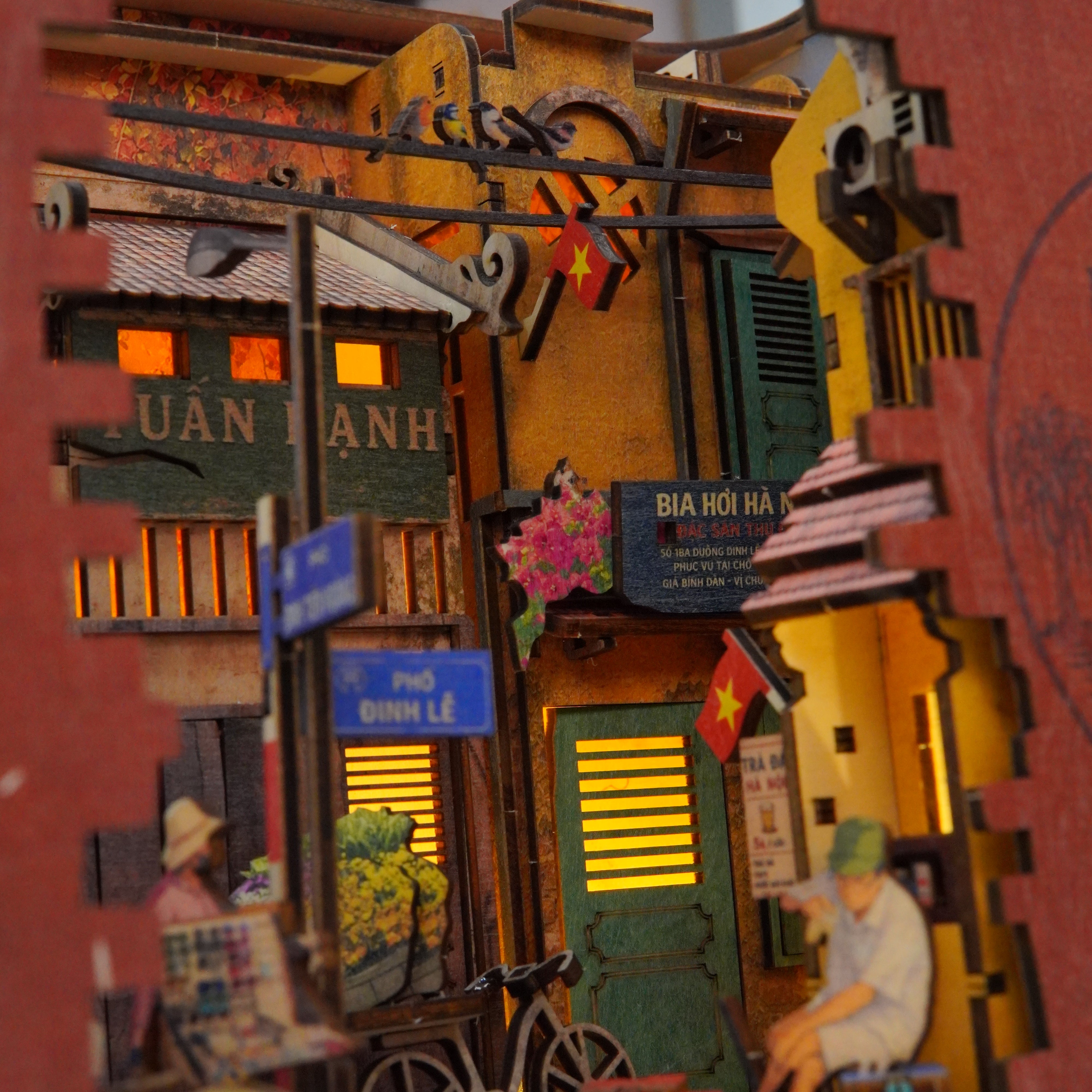 Halom Hanoi Old Quarter DIY Book Nook Kit with LED