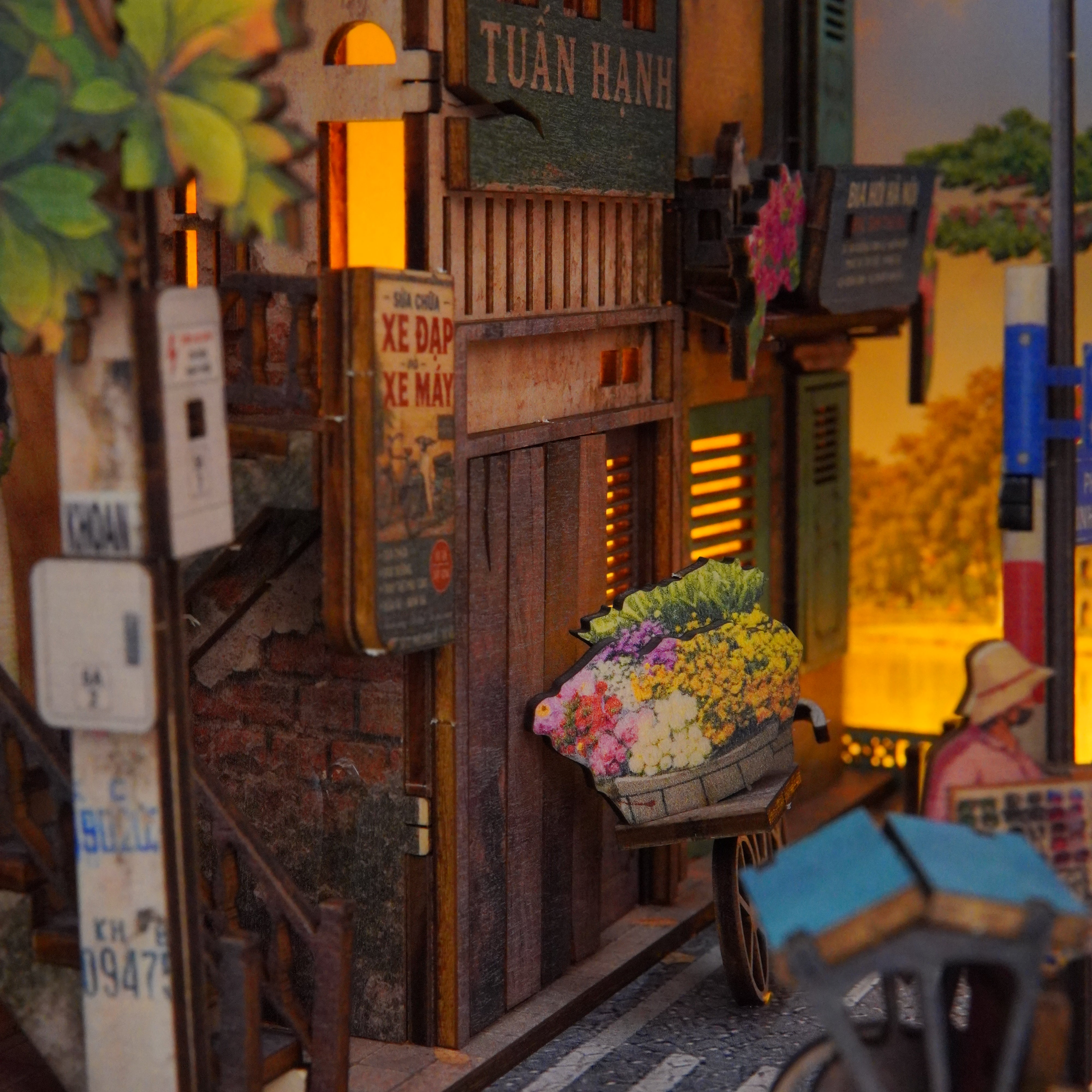Halom Hanoi Old Quarter DIY Book Nook Kit with LED
