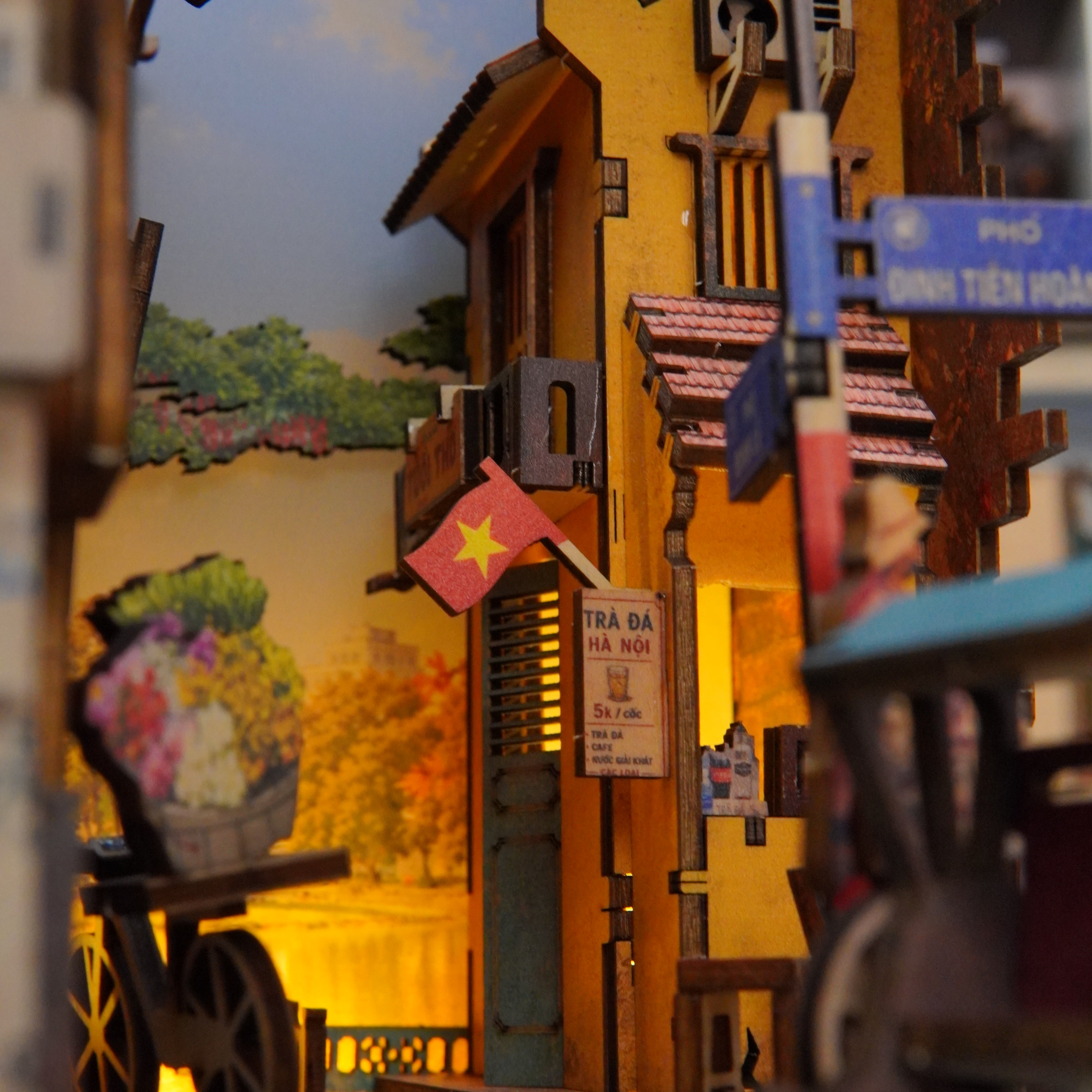 Halom Hanoi Old Quarter DIY Book Nook Kit with LED