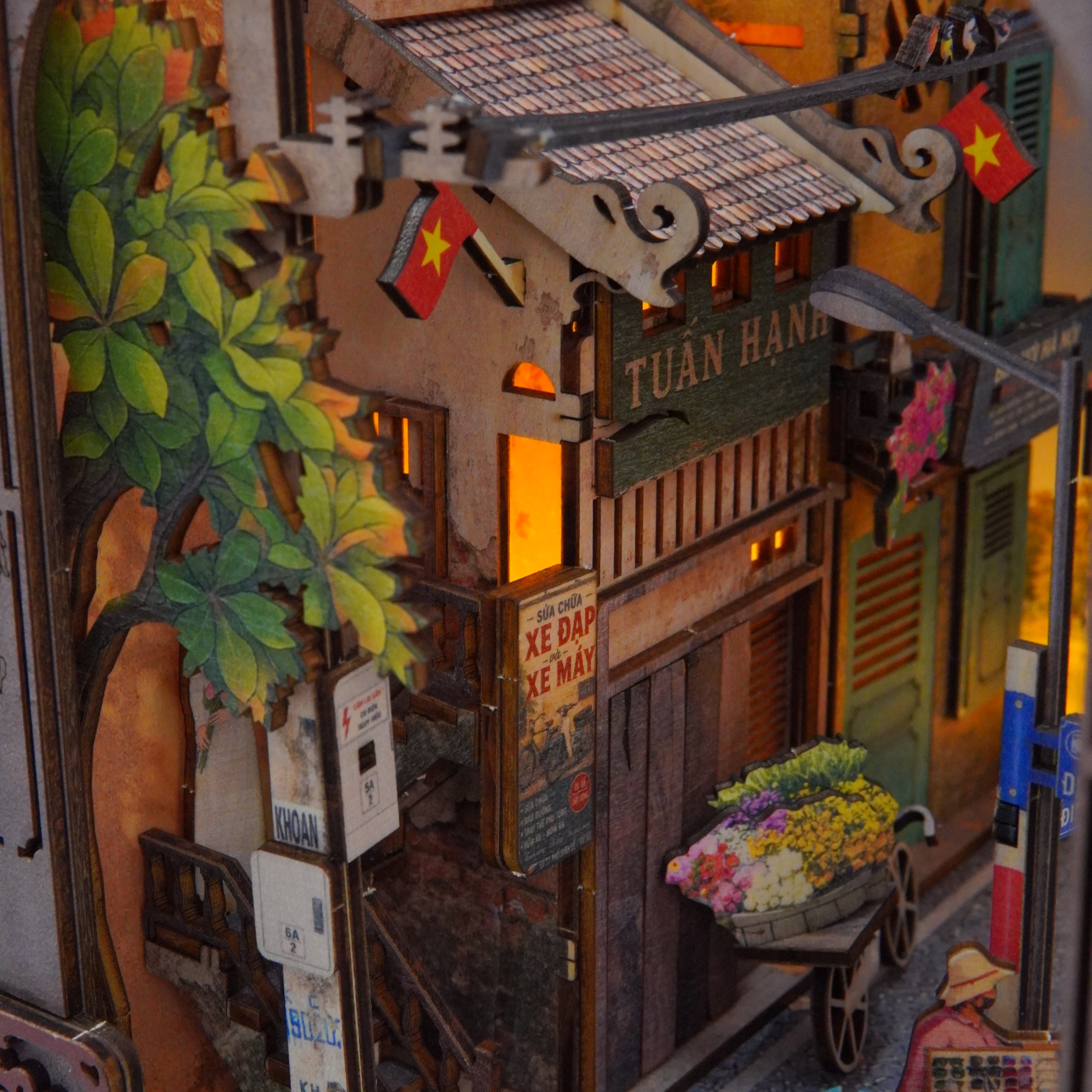 Halom Hanoi Old Quarter DIY Book Nook Kit with LED